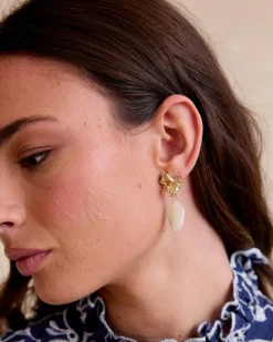 Boucle d’oreille en pierre blanche d’Amiens